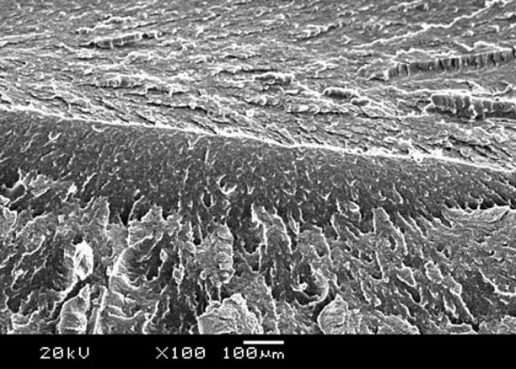 脆性破壊のき裂発生部の拡大